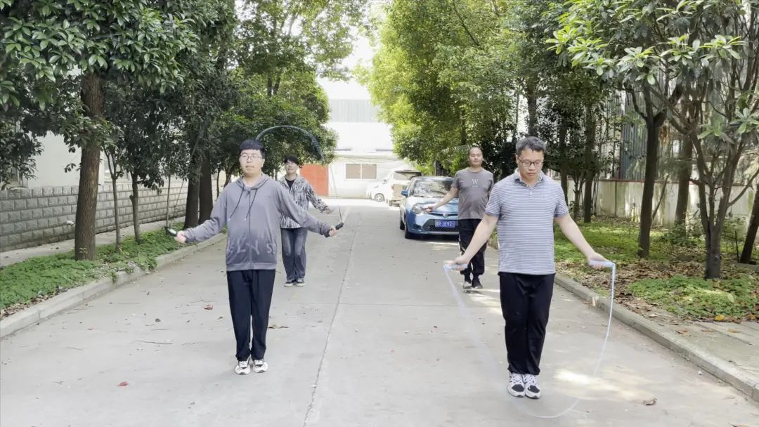 跳绳1.jpg